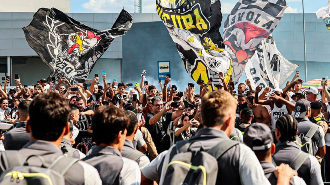 Torcedores do Atlérico-MG fazem "AeroGalo" nesta quarta-feira (27), visando impulsionar o time para a decisão da Libertadores