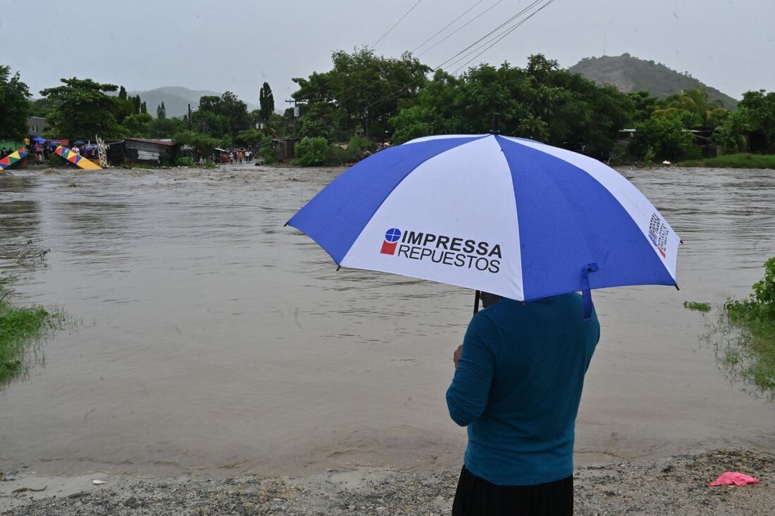 O norte de Honduras está em alerta vermelho, com pelo menos 47 mil pessoas afetadas pelas chuvas e enchentes