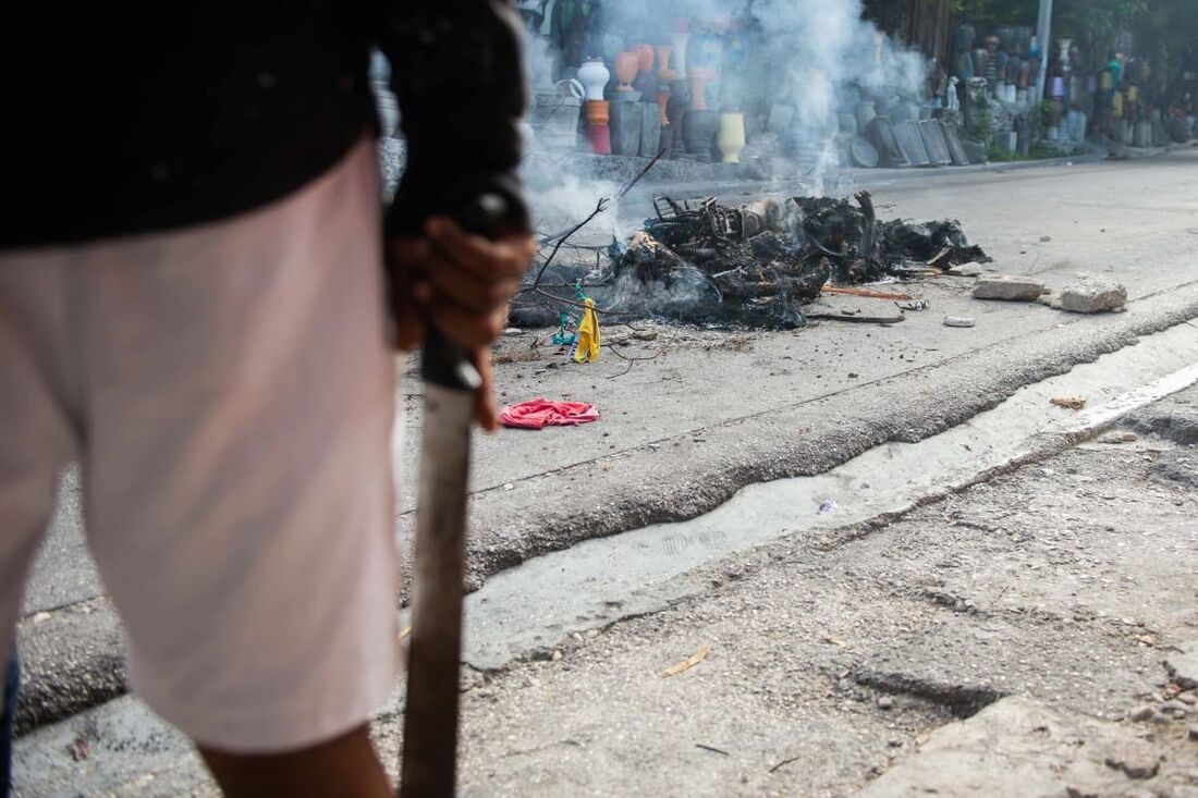 A capital haitiana, Porto Príncipe, enfrenta uma onda de violência desencadeada por uma aliança de gangues 