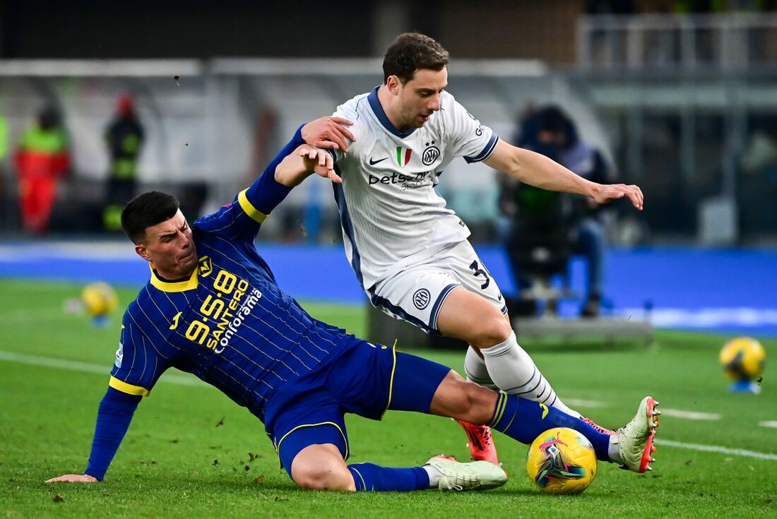 Lance de jogo entre Inter de Milão e Hellas Verona, pelo Campeonato Italiano 