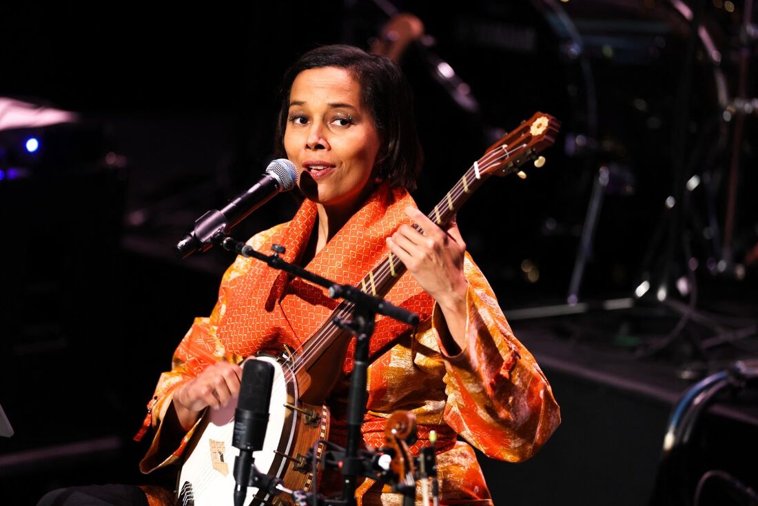 A artista Rhiannon Giddens