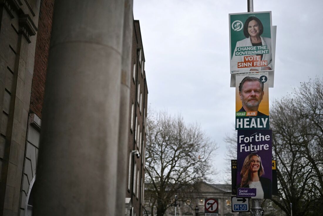 Propagandas eleitorais dos três candidatos que estão na disputa, em Dublin