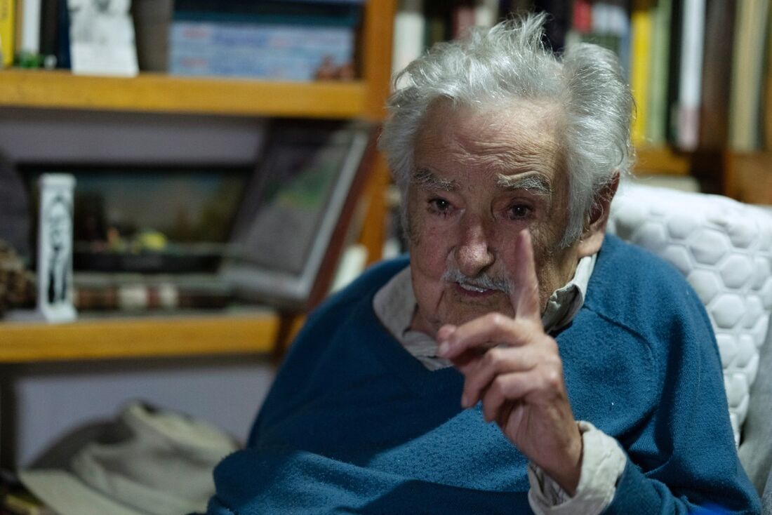 Mujica na sua própria casa, concedendo entrevista