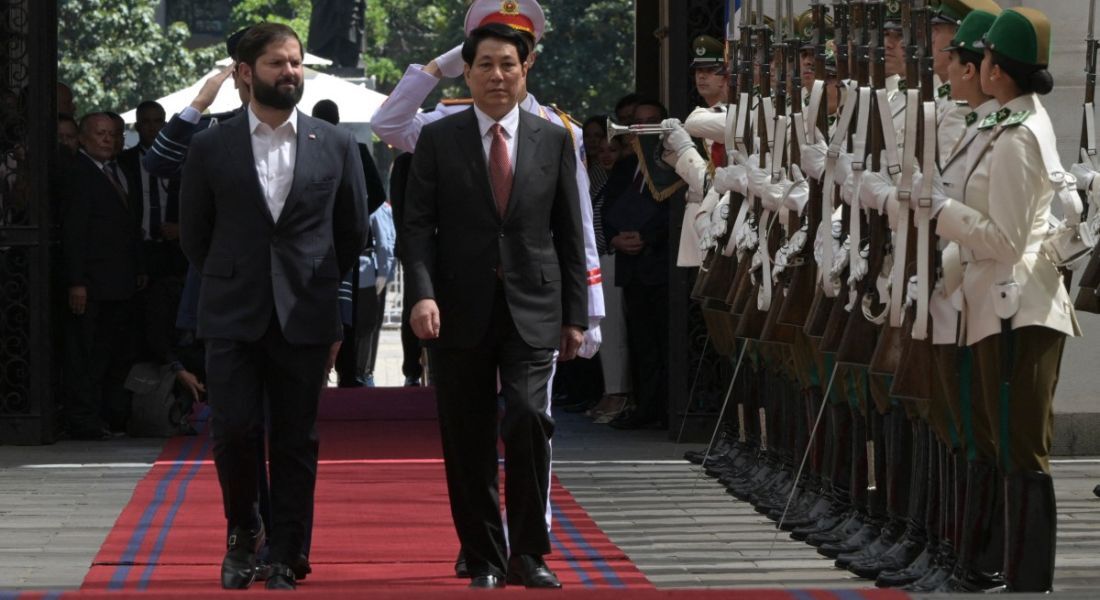 Gabriel Boric, presidente do Chile, e o presidente do Vietnã, Luong Cuong