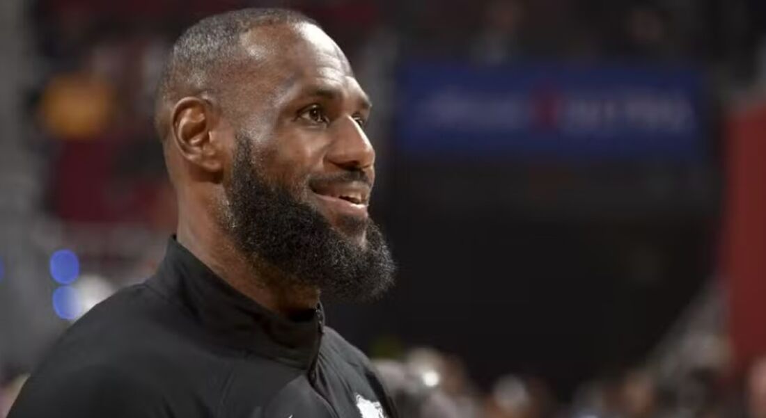 O astro do Los Angeles Lakers, LeBron James, quer fundir sua empresa de produção de TV e cinema com produtora da série "The Kardashians" 