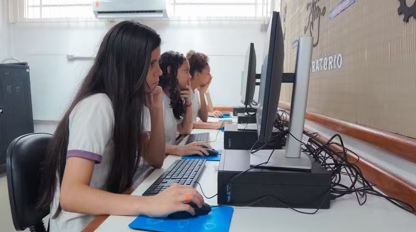 Colaboratório: espaço com infraestrutura tecnológica na Escola Municipal Rodrigues Alves foi inaugurado em abril 