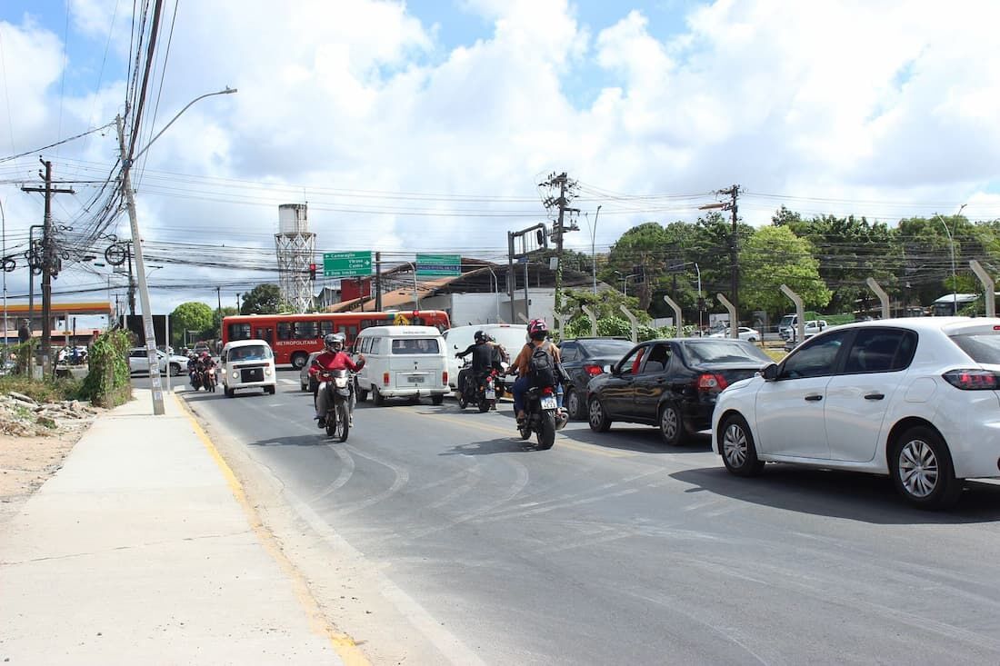 Mudança de trânsito na avenida Caxangá causa transtornos e dúvidas para condutores e passageiros