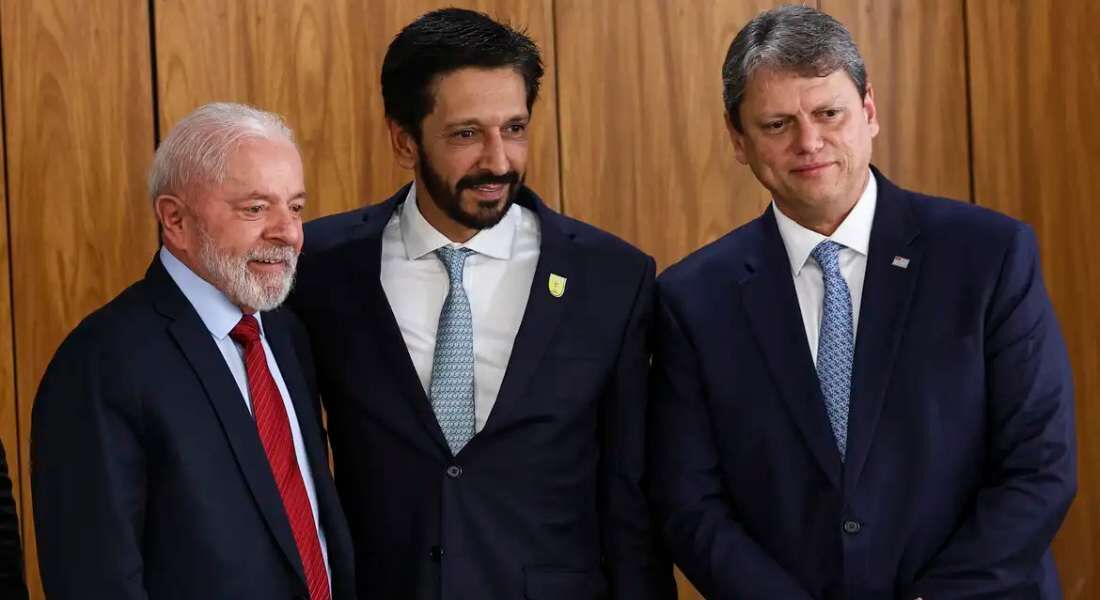 O presidente Lula, ao lado do prefeito Ricardo Nunes e do governador de São Paulo, Tarcísio de Freitas