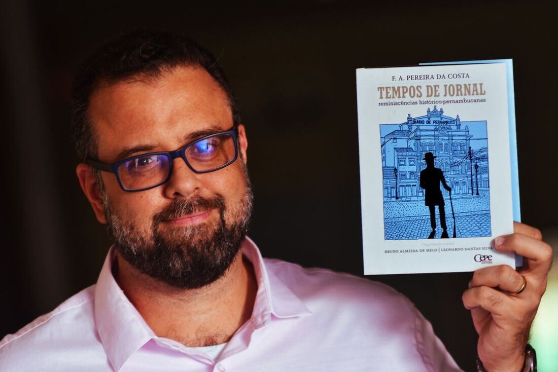 ''Tempos de Jornal - Reminiscências histórico-pernambucanas'' teve o historiador Bruno Almeida como um dos responsáveis pela organização dos textos 