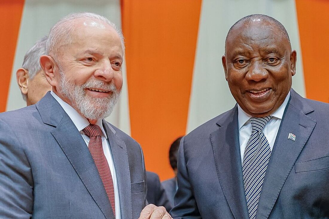 O presidente do Brasil, Luiz Inácio Lula da Silva e o presidente da África do Sul, Ciryl Ramaphosa