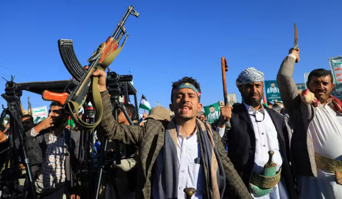 Rebeldes houthis participam de protesto pró-palestina em Saana, no Iêmen