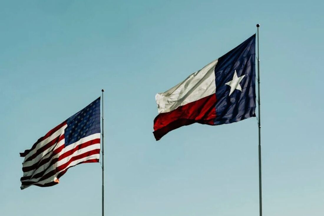 Bandeiras dos Estados Unidos e Texas