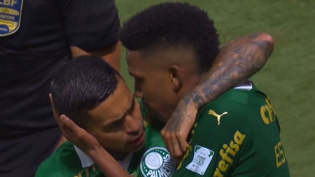 Palmeiras vence Grêmio com gol de Estêvão