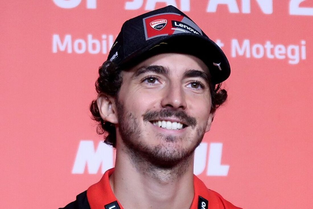 Em um treino classificatório sem falhas, na madrugada deste sábado, o italiano Francesco Bagnaia, da Ducati, fez sua volta mais rápida em 1min38s641