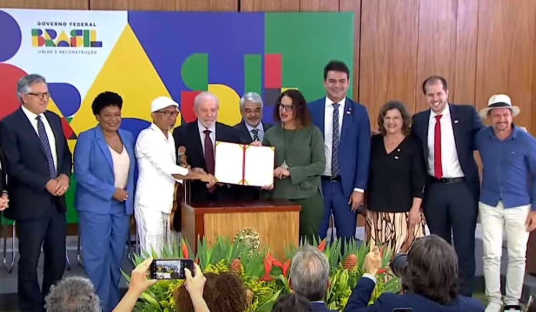 Lula sancionou lei que torna 1&ordm; de agosto Dia Nacional do Maracatu