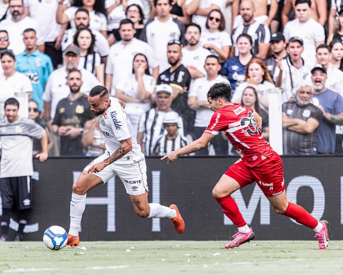 CRB carimbou a faixa de campeão do Santos e garantiu o permanência na Série B