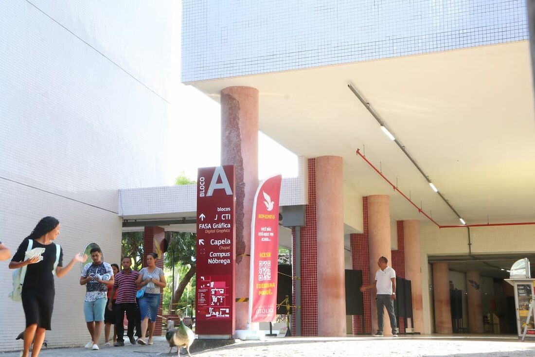 Estudantes do Recife fazem a prova do Enem na Universidade Católica de Pernambuco