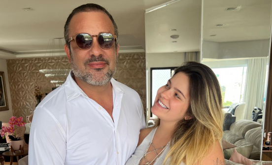 Influenciadora se sentiu obrigada a falar de assuntos pessoais nas redes sociais, após post do pai