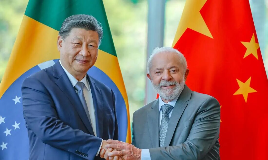 Presidente Luiz Inácio Lula da Silva assina acordos com presidente da China, Xi Jinping, no Palácio da Alvorada