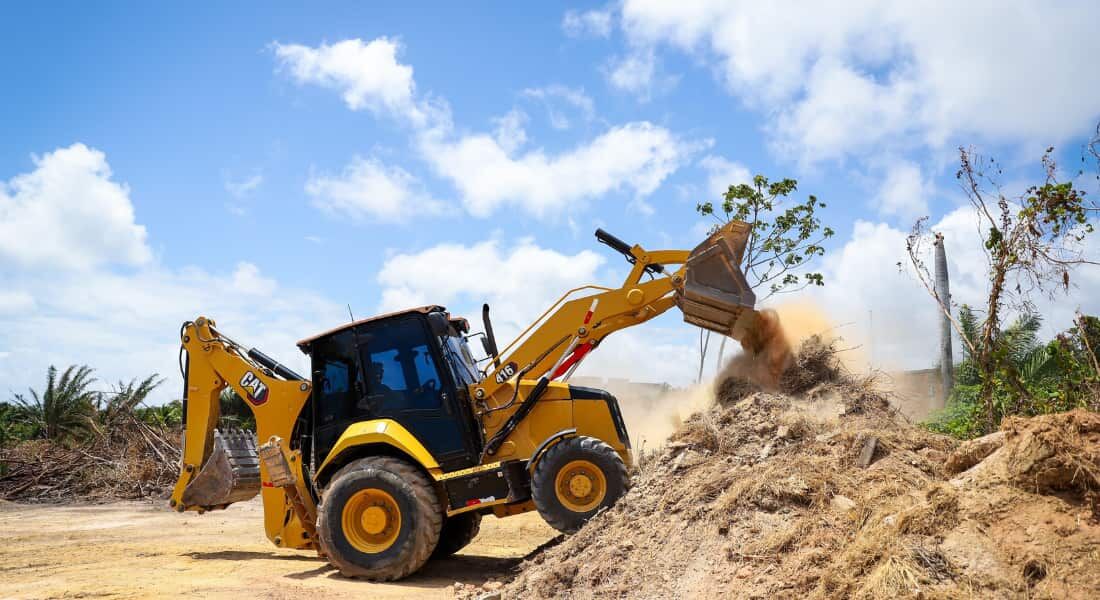 O programa de recuperação de rodovias, PE na Estrada, lançado no mês passado pela governadora Raquel Lyra, já está com obras que receberam ordem de serviço em andamento.   Os litorais Norte e Sul, assim como a Zona da Mata Sul contam com frentes de trabal