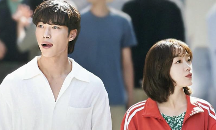 Woo Dohwan e Lee Youmi em pôster promocional da série "Mr. Plankton"