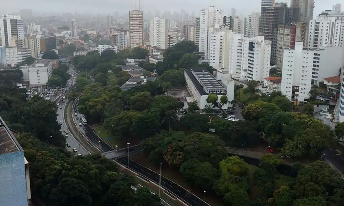 O Inmet emitiu, nesta quarta-feira (27), aviso de acumulado de chuva para Salvador e outras cidades baianas.