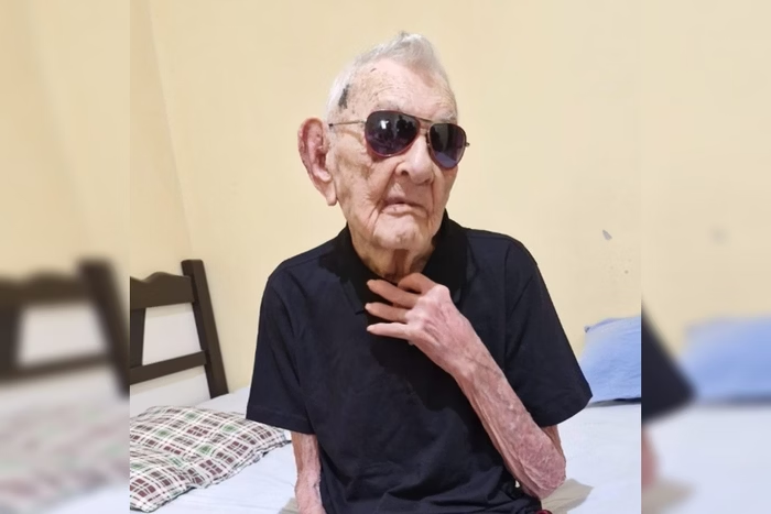 João Marinho Neto tem 112 anos e vive em Apuiarés, no Ceará