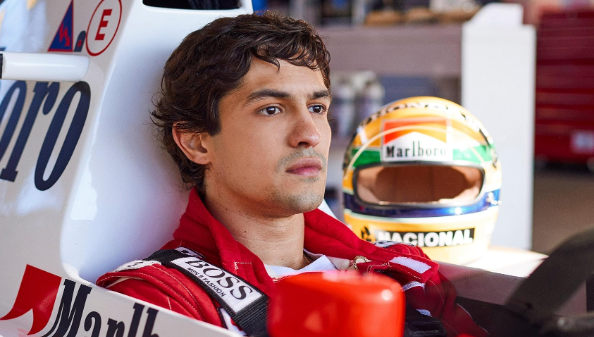 Gabriel Leone como Ayrton Senna, em "Senna"