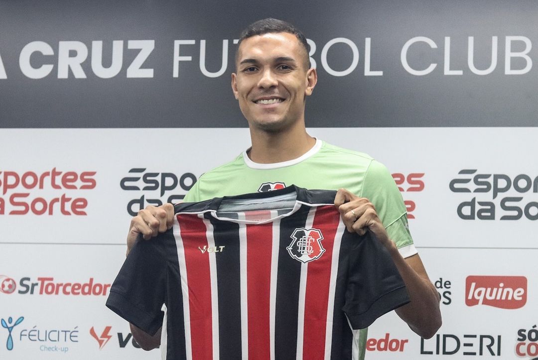 Santa Cruz apresentou de maneira oficial o zagueiro Matheus Vinícius 