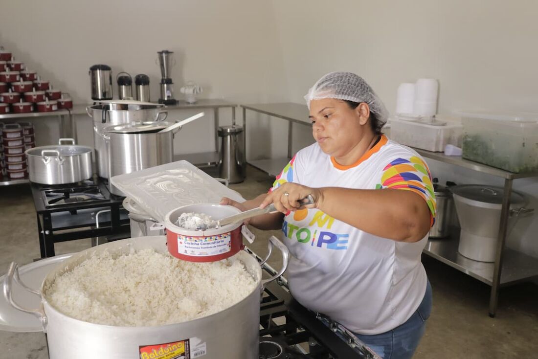 Cozinha Comunitária Bartolomeu Teotônio de Macedo, em Dormentes,  no Sertão do São Francisco, em Pernambuco