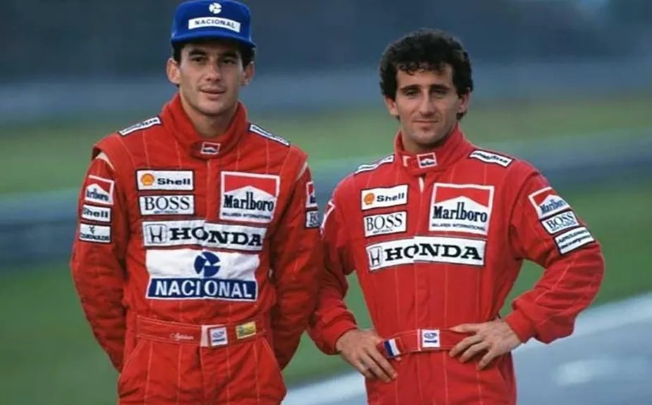 Ayrton Senna (esq) e Alain Prost (dir)