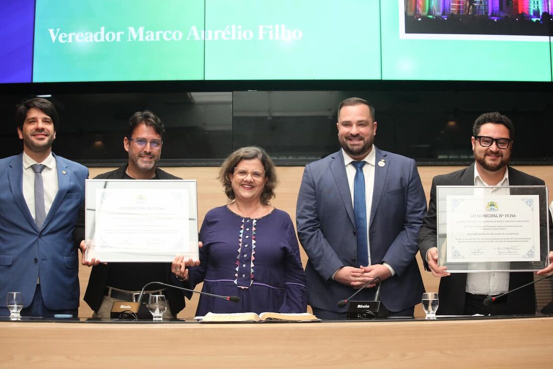 Caixa de Natal: celebrando 10 anos, espetáculo recebe homenagem na Câmara do Recife