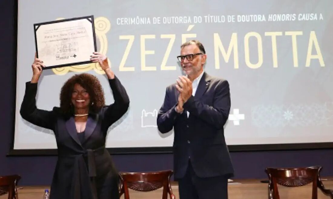 A decisão de premiar a artista foi aprovada por unanimidade pelo Conselho Deliberativo