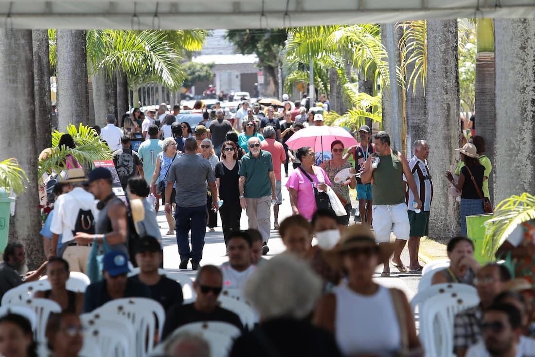 Cemitério de Santo Amaro, na região central do Recife, neste dia de Finados