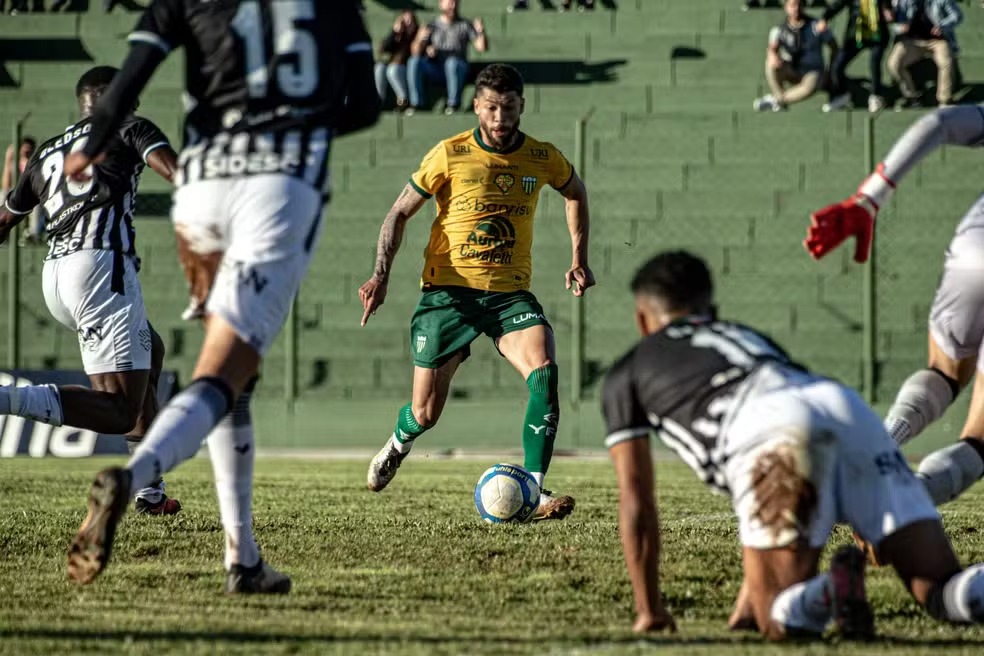 Jhonatan Ribeiro é o novo atacante do Santa Cruz