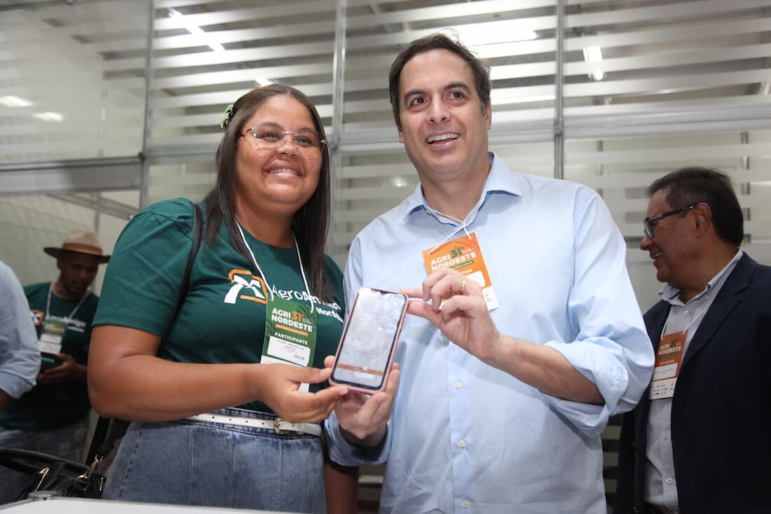 Presidente do Banco do Nordeste, Paulo Câmara, celebrou a assinatura de quase 50 contratos com agricultores familiares 