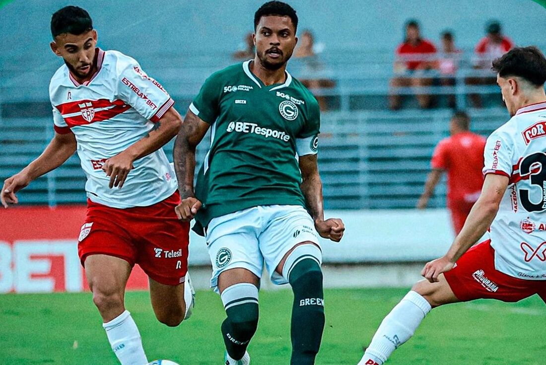 Lucas Riberio, zagueiro, fez o único gol da partida