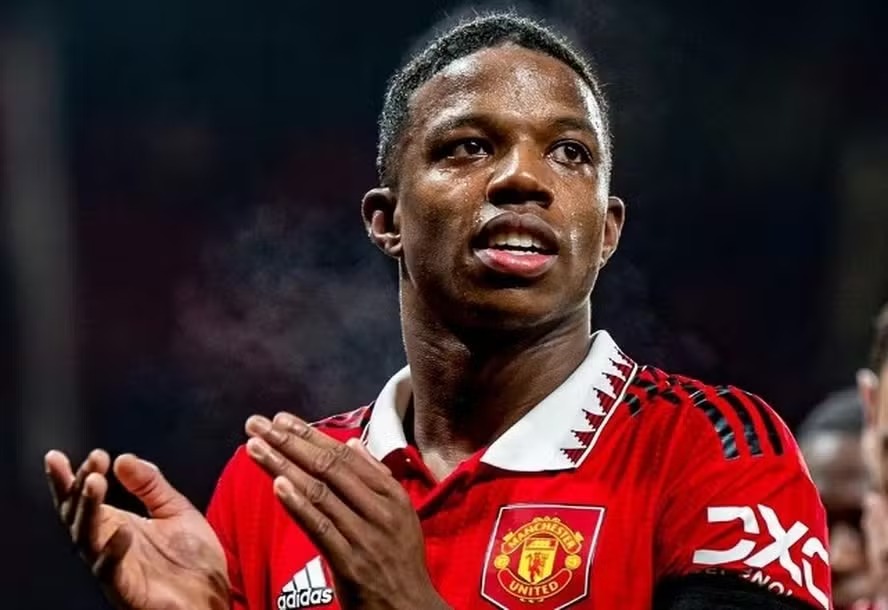 Tyrell Malacia reapareceu no Manchester United após 535 dias e especulações sobre seu sumiço 