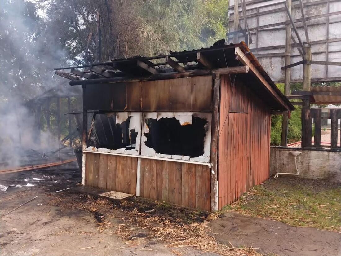 Casa de Francisco Wanderley Luiz em Rio do Sul pegou fogo na manhã deste domingo