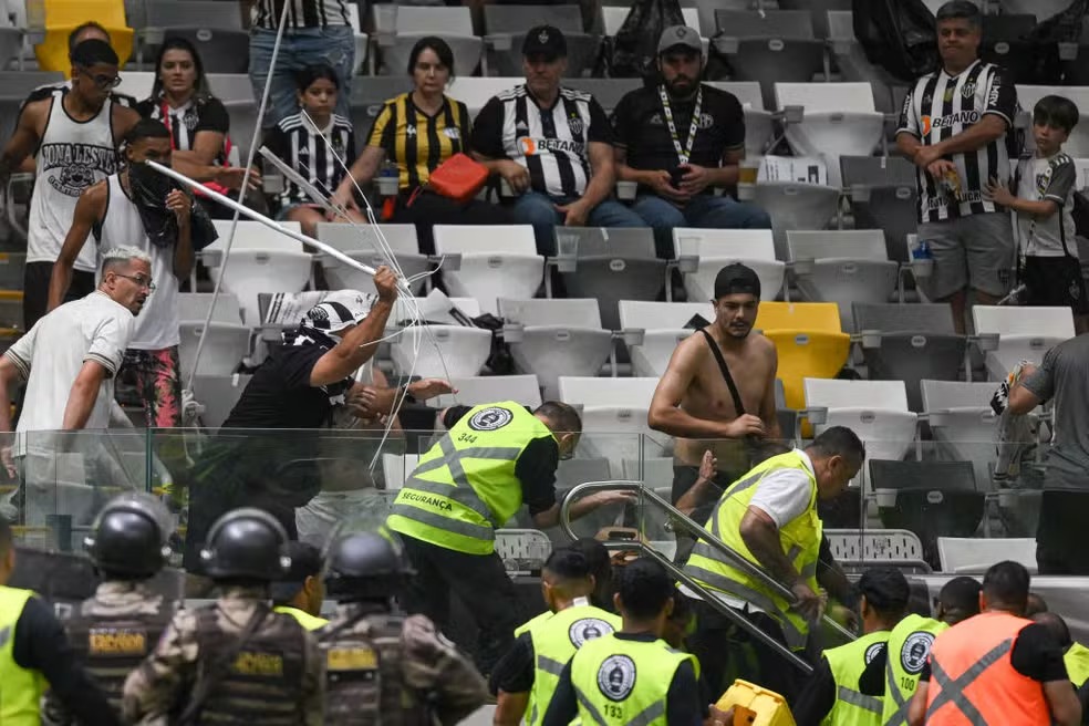 Confusão na Arena MRV após o Atlético-MG perder o título da Copa do Brasil