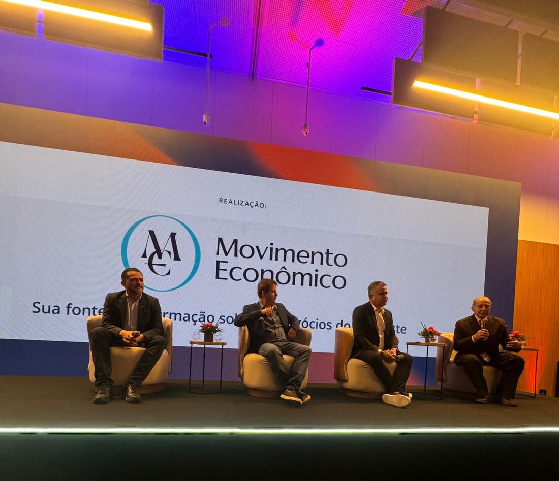 José Roberto Nogueira, CEO da Brisanet; Pierre Lucena, presidente do Porto Digital, e Rui Gomes, CEO da Um Telecom, com Jorge Jatobá na discussão sobre infraestrutura digital no Análise Ceplan