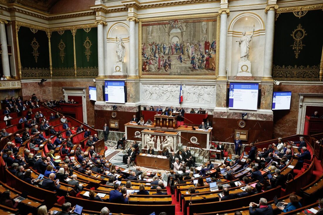 Sessão de perguntas ao governo na Assembleia Nacional, a câmara baixa do Parlamento francês, em Paris