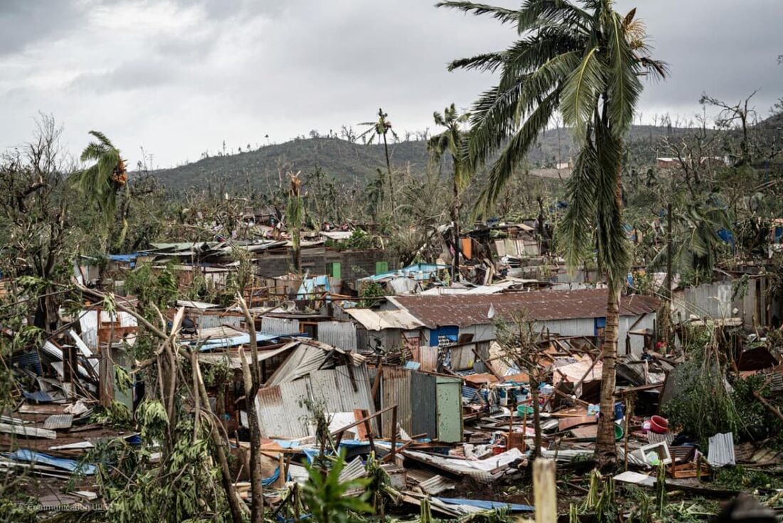 Moradias destruídas em Combani, no território francês de Mayotte, no Oceano Índico, depois que o ciclone Chido atingiu o arquipélago..