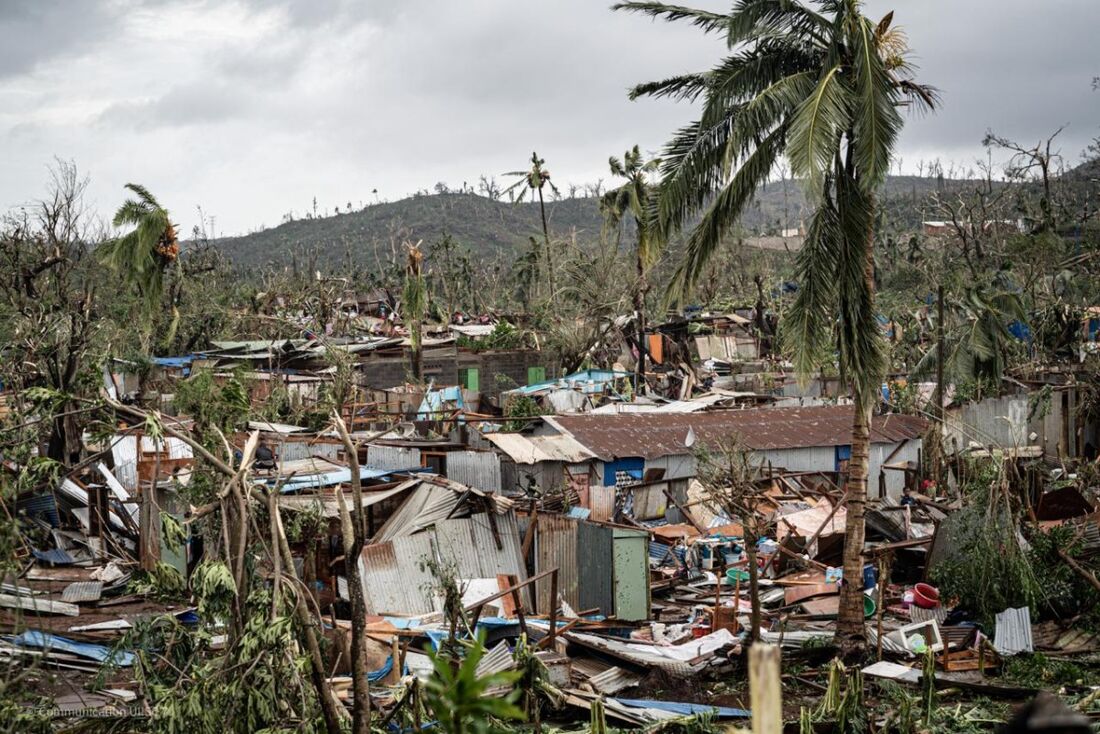 Casas destruídas em Combani, no território francês de Mayotte, no Oceano Índico, depois que o ciclone Chido atingiu o arquipélago