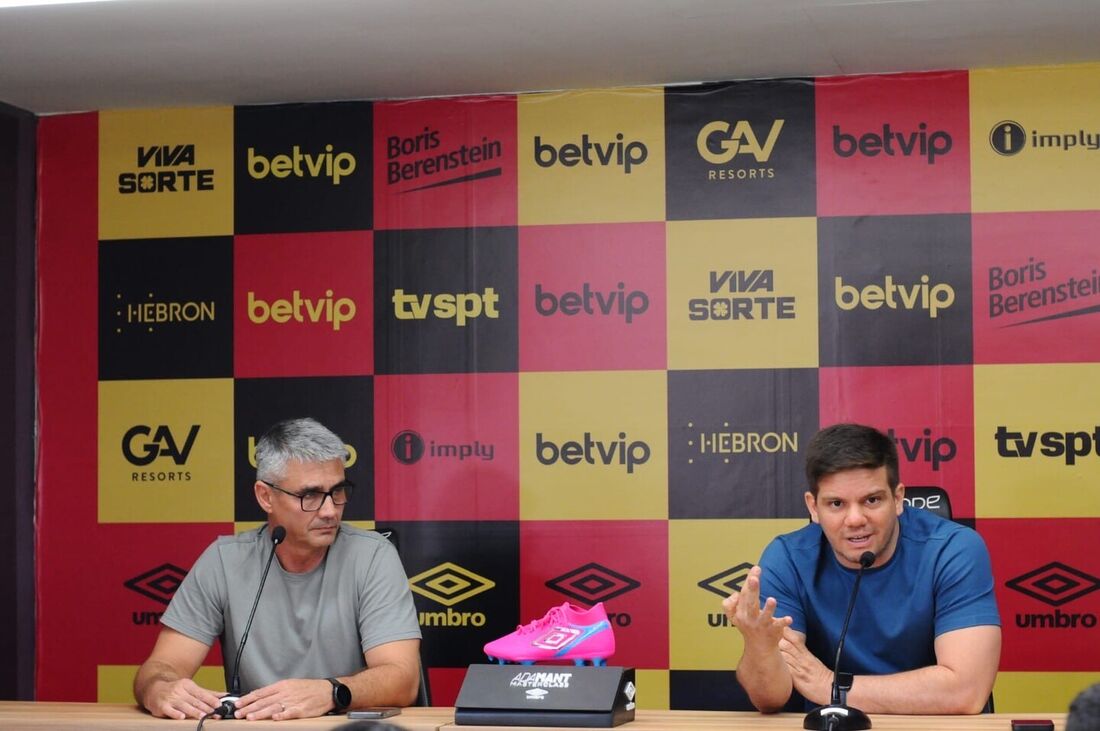 André Figueiredo (esq) e Guilherme Falcão (dir) concederam coletiva à imprensa 