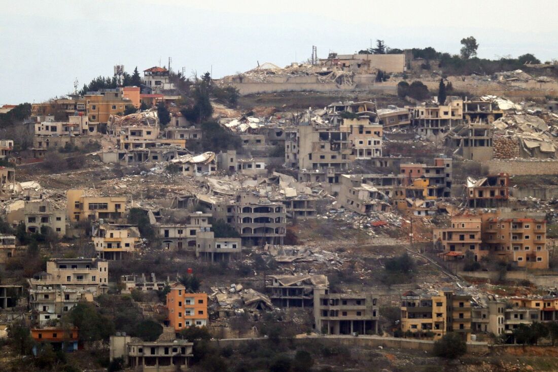 Edifícios destruídos na aldeia de Khiam, no sul do Líbano, perto da fronteira com Israel, após os ataques israelense