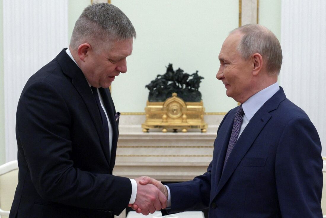 Presidente da Rússia, Vladimir Putin, e primeiro-ministro da Eslováquia, Robert Fico