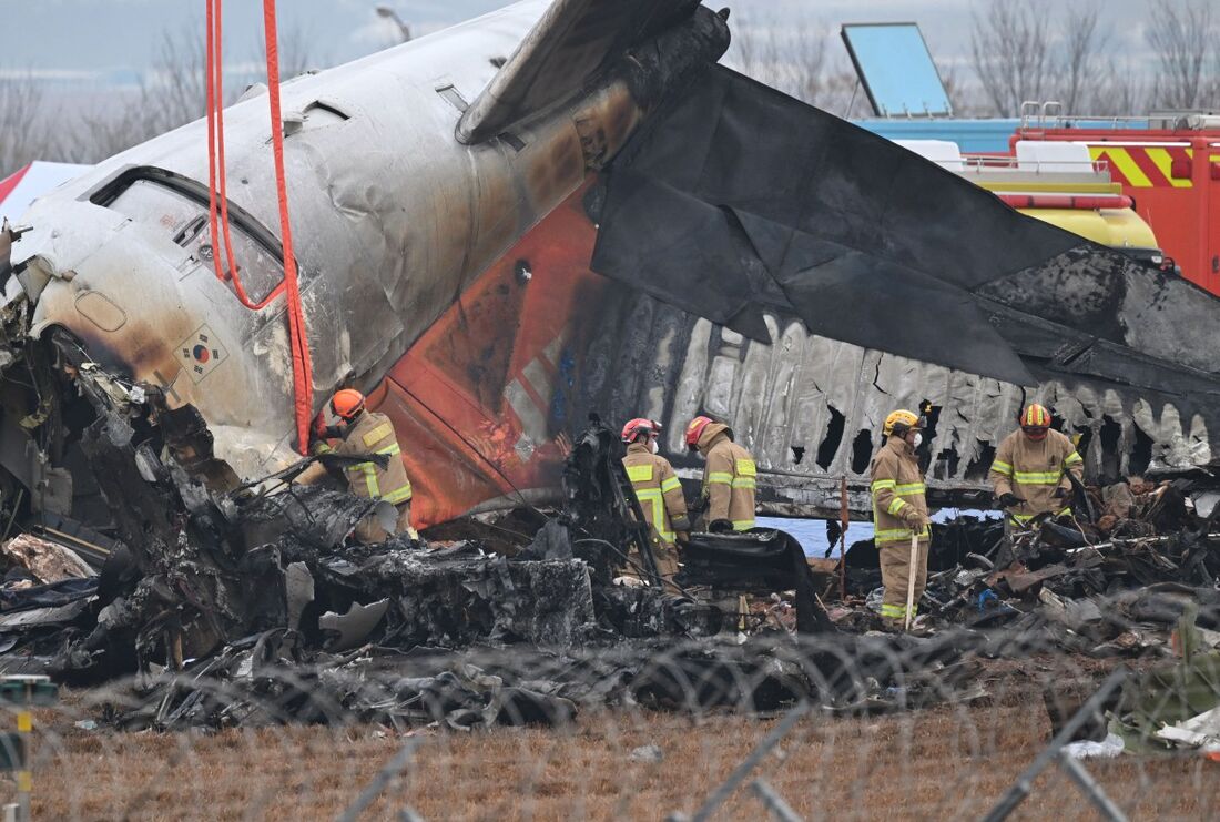 Avião saiu da pista e bateu contra muro em Muan, na Coreia do Sul