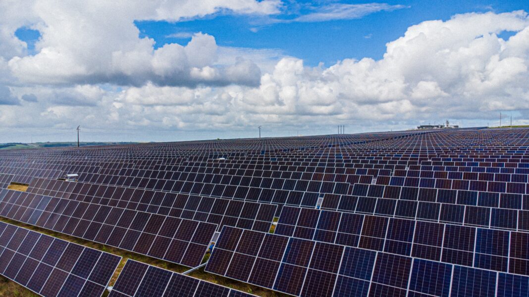 Localizada em Goiana (PE), as usinas solares Maravilhas I e II receberam a certificação I-REC que classifica aempresas sustentáveis. Foto: Atiaia Renováveis/Divulgação