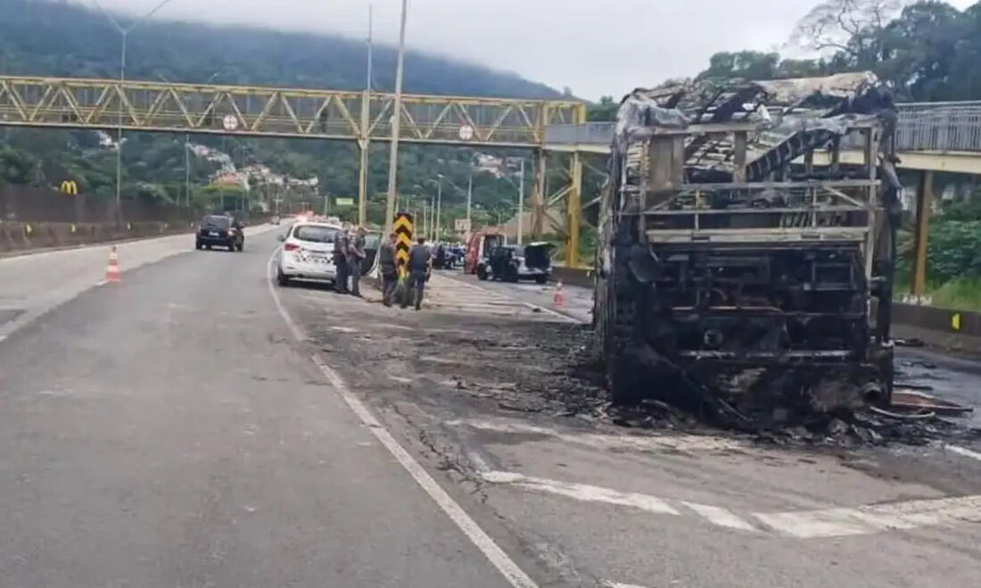 O Ministério Público denunciou 20 integrantes da torcida organizada Mancha Alvi Verde, do Palmeiras, que estariam envolvidas no ataque a dois ônibus de torcedores do Cruzeiro. 